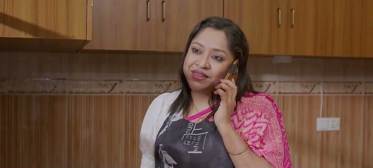 Still from the Golden Basket Super Shop commercial